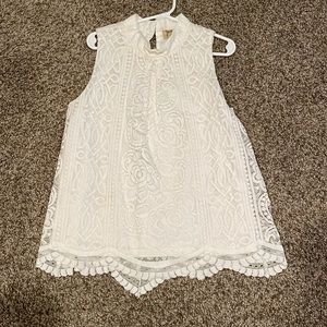 Beautiful, sleeveless lace top!